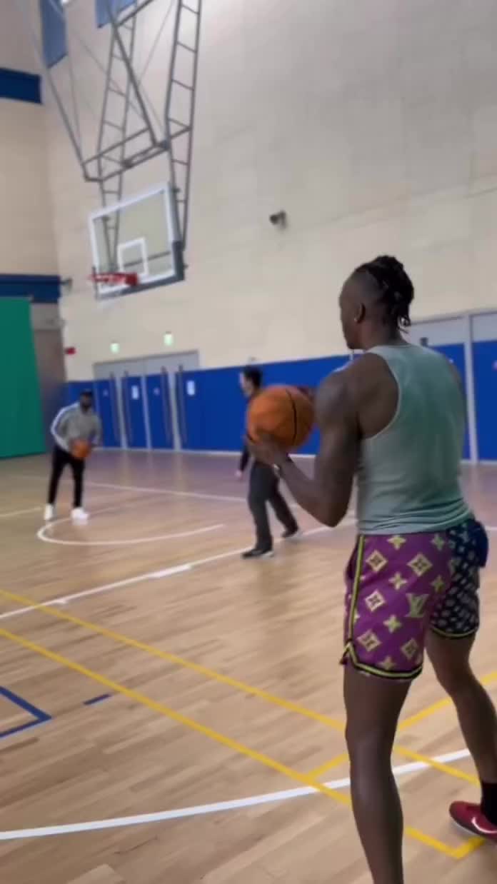 明天要復(fù)出！霍華德ins曬訓(xùn)練視頻：超人就要回歸賽場?。ɑ羧A德的ins賬號）