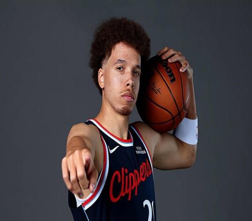 組織和串聯(lián)能力相當(dāng)不錯，快船第三陣容中還隱藏著一個小保羅