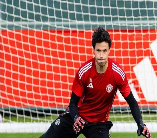 實(shí)力出色霸氣十足！曼聯(lián)新門將發(fā)揮出色，社媒賬號(hào)粉絲暴漲400%